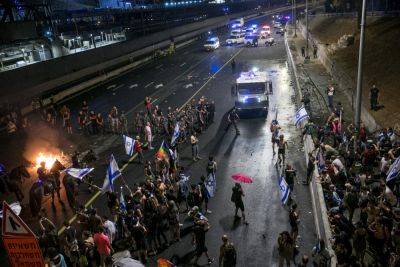 Водитель, наехавший на толпу протестующих в Тель-Авиве, арестован на три дня