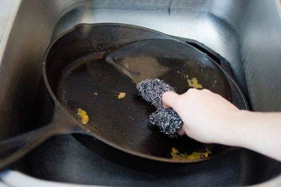 Как отчистить нагар сковородки – подсолнечное масло поможет избавиться от нагара на сковороде - apostrophe.ua - Украина