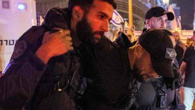 Итамар Бен-Гвир - Яаков Шабтай - 14 полицейских ранены во время демонстрации против реформы в Тель-Авиве - vesty.co.il - Израиль - Тель-Авив