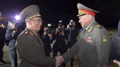 Шойгу прибыл в Северную Корею "укреплять военные связи"