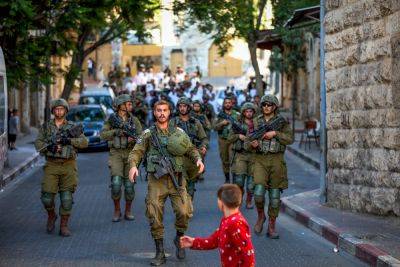Поселенцы обыскали дома палестинцев, солдаты ЦАХАЛа им не препятствовали