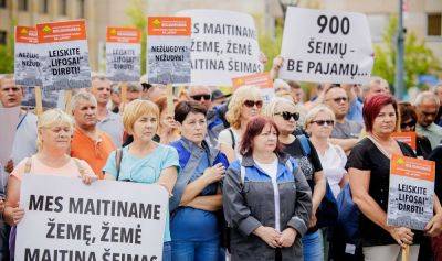 Около 300 протестующих просят Кабмин Литвы уберечь завод удобрений Lifosa от закрытия
