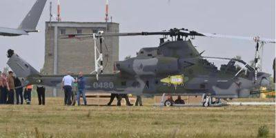 На замену отправленным в Украину. Чехия получила новые американские вертолеты — фото