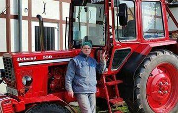 Старенький трактор «Беларус» стал звездой выставки ретро-авто в Германии