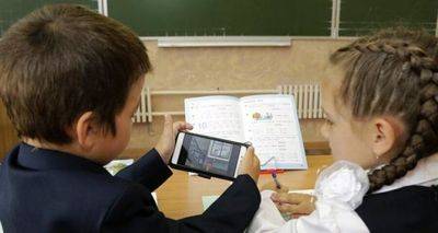 Одри Азуля - В школах рекомендуют запретить смартфоны - cxid.info - Китай - Франция