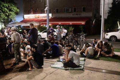 В Тель-Авиве открылись рестораны в Тиша Бе-Ав, правые протестовали как могли