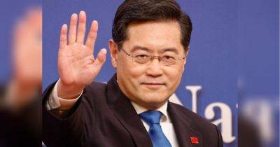 Считался доверенным лицом Си Цзиньпина: в Китае внезапно уволили главу МИД
