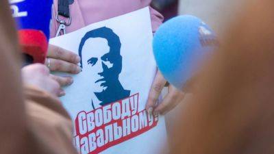Соратники Навального объявили акцию "Путин — убийца"