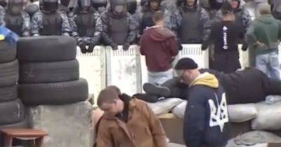Местные бьют тревогу: в Петербурге появились флаги Украины, баррикады и "майдановцы" (видео)