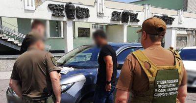 Снимали с учета за деньги: в Донецкой области разоблачили военкома и полицейского (фото)