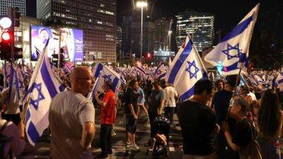 Протесты против реформы: тысячи человек собрались в Тель-Авиве и других городах