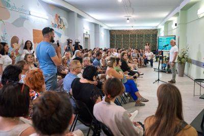 Терехов начал обсуждать офлайн в школах с родителями Харькова