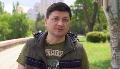 "Пусть простит меня…": Виталий Ким около разбомбленной школы рассказал о своей учебе
