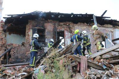 В Харькове горел дом, который в прошлом году разрушили россияне (фото)