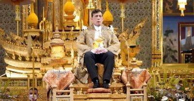 Золотой трон и праздничный салют: король-плейбой Таиланда пышно отпраздновал 71-летие