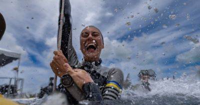 На глубину 25-этажки: украинка Садурская установила мировой рекорд по фридайвингу (фото)