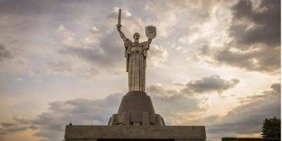«Для этого есть все основания». Монумент Родина-мать в Киеве хотят переименовать на Украина-мать