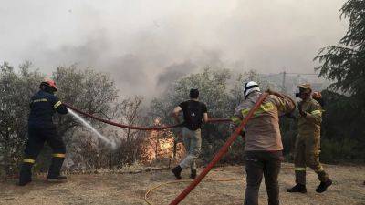 Лесные пожары в Греции: огонь достиг склада с боеприпасами