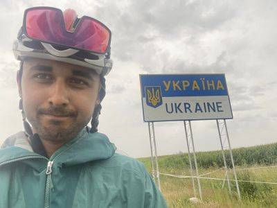 Мэр норвежского города приехал в Украину на велосипеде, по пути собрав для ВСУ более 500 тыс. грн