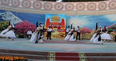 Мастера искусств Гиссара представили жителям Душанбе красочную культурную программу