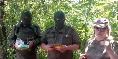 «Переломный» момент в войне. «Z-волонтеры» подарили оккупантам пачку печенья и кулек конфет — видео