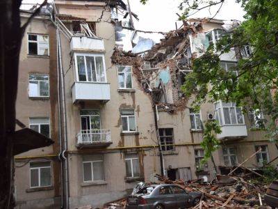 Россия дронами атаковала в Сумах здание СБУ – Зеленский