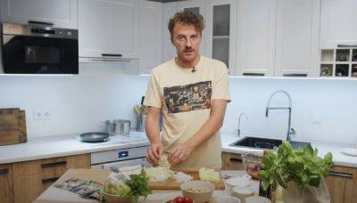 Не хуже тортов: "Мастер Шеф" Клопотенко предложил идеальный рецепт завтрака с творожной запеканкой