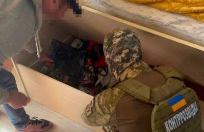 Прятал гранаты под кроватью 6-летней дочери: поймали мужчину, который готовил трагедию в украинском городе