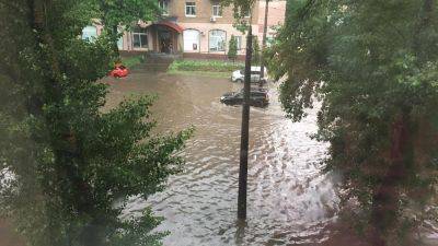 Непогода в Киеве 30 июля – в городе дождь с грозой и градом – кадры