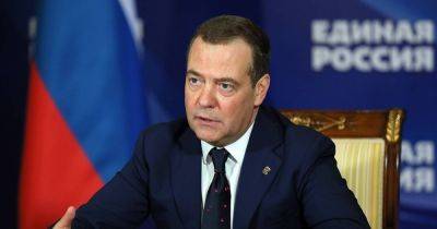 "Защищают мир от ядерного пожара": Медведев заявил, что "враги" должны молиться за армию РФ