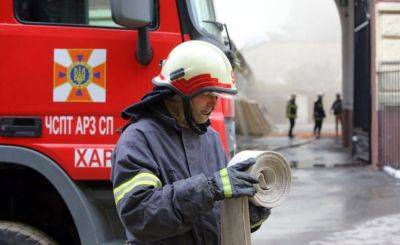 Ракетный удар по Харькову: горят склады коммерческого предприятия, есть пострадавший