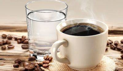 На то есть несколько причин: почему нужно после чашки кофе выпить стакан воды