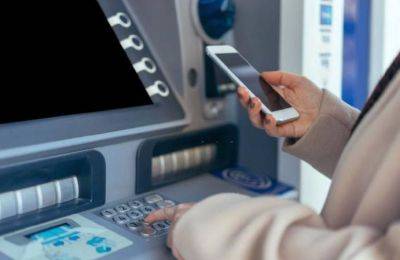 Мобильные операторы предупредили о новых правилах пополнения счета наличными через терминалы