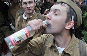Российские оккупанты не знают, как побороть тотальное пьянство среди своих солдат