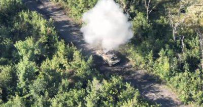 Аэроразведчики ВСУ уничтожили вражескую технику ударным дроном (видео)