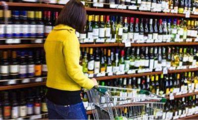 Латвия начинает борьбу с алкоголем: кому и когда запретят покупать спиртное?