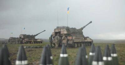 Минобороны Британии показало видео тренировок украинских артиллеристов на 155-мм САУ АС90