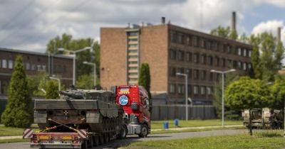 Мариуш Блащак - На ремонт из Украины: в Польше показали, как восстанавливаются танки Leopard (фото) - focus.ua - Украина - Польша