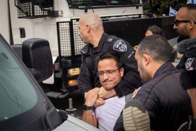 Пять полицейских Тель-Авива вызвали на допрос по жалобам демонстрантов