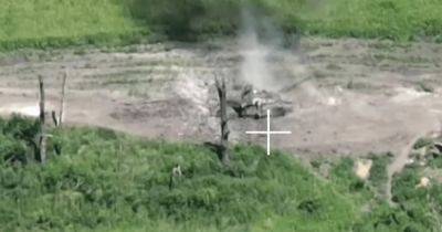 Аэроразведка 40 бригады применила дрон-камикадзе и уничтожила танк РФ (видео)