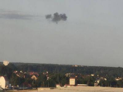 Взрывы в Московской области: дрон попал в здание воинской части, перенесена часть авиарейсов