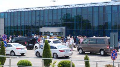 Открывший стрельбу в аэропорту Кишинёва умер в больнице