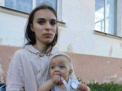 В Украину вернули женщину с маленьким ребенком, которых россияне депортировали из Харьковской области
