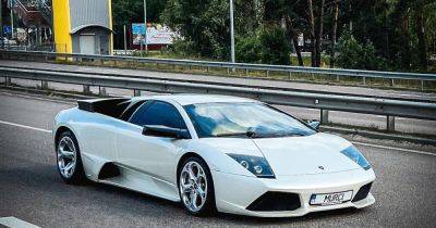 Звезда 2000-х: в Киеве заметили редкий и эксклюзивный суперкар Lamborghini (фото)