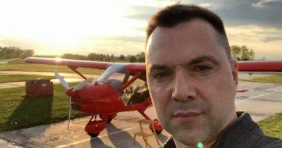 "Я сам летчик": Алексей Арестович раскрыл еще один свой талант в разговоре о F-16 (видео)