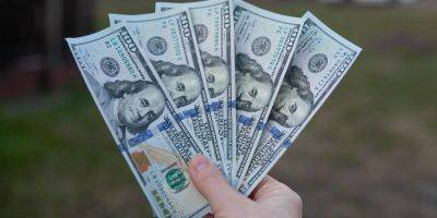 Впервые за 11 месяцев. Украинцы продали больше валюты, чем купили