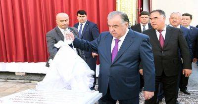 Президент Таджикистана открыл несколько объектов в селе Урметан