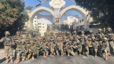 Операция в Дженине: бойцы спецназа сделали групповое фото на незащищенной площадке