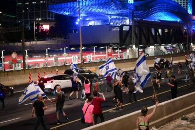 Тысячи израильтян вышли на демонстрации после выступления Ами Ашеда. Перекрыто шоссе Аялон