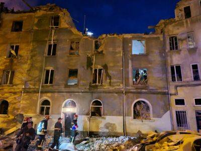 Ночная ракетная атака: во Львове «прилет» в жилой дом, есть погибшие (видео)